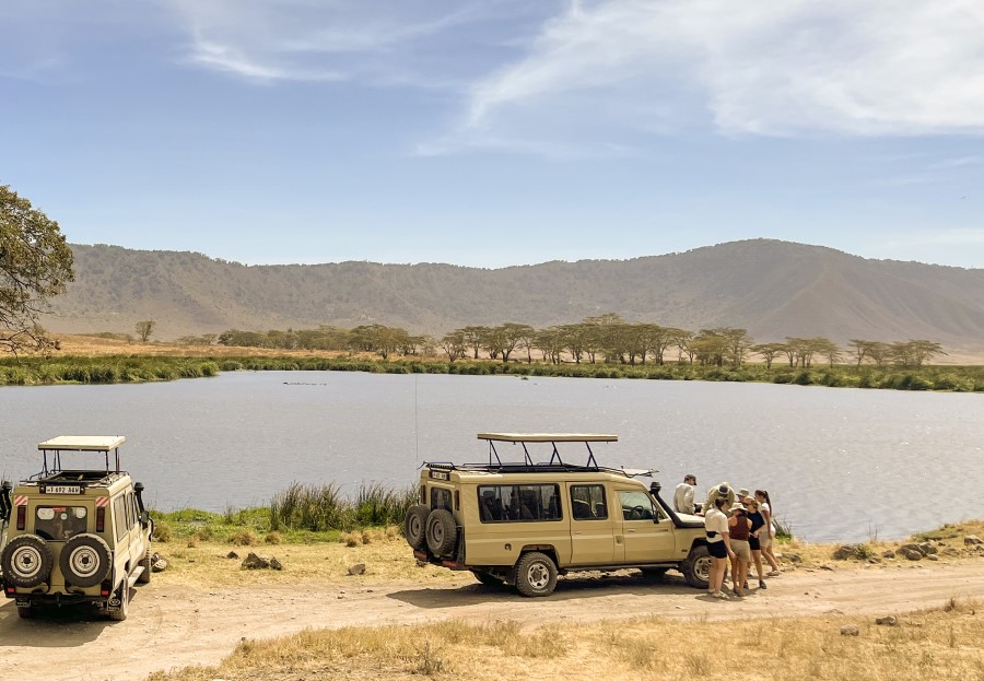 Senia-Safari-Cars-Team-about-Us